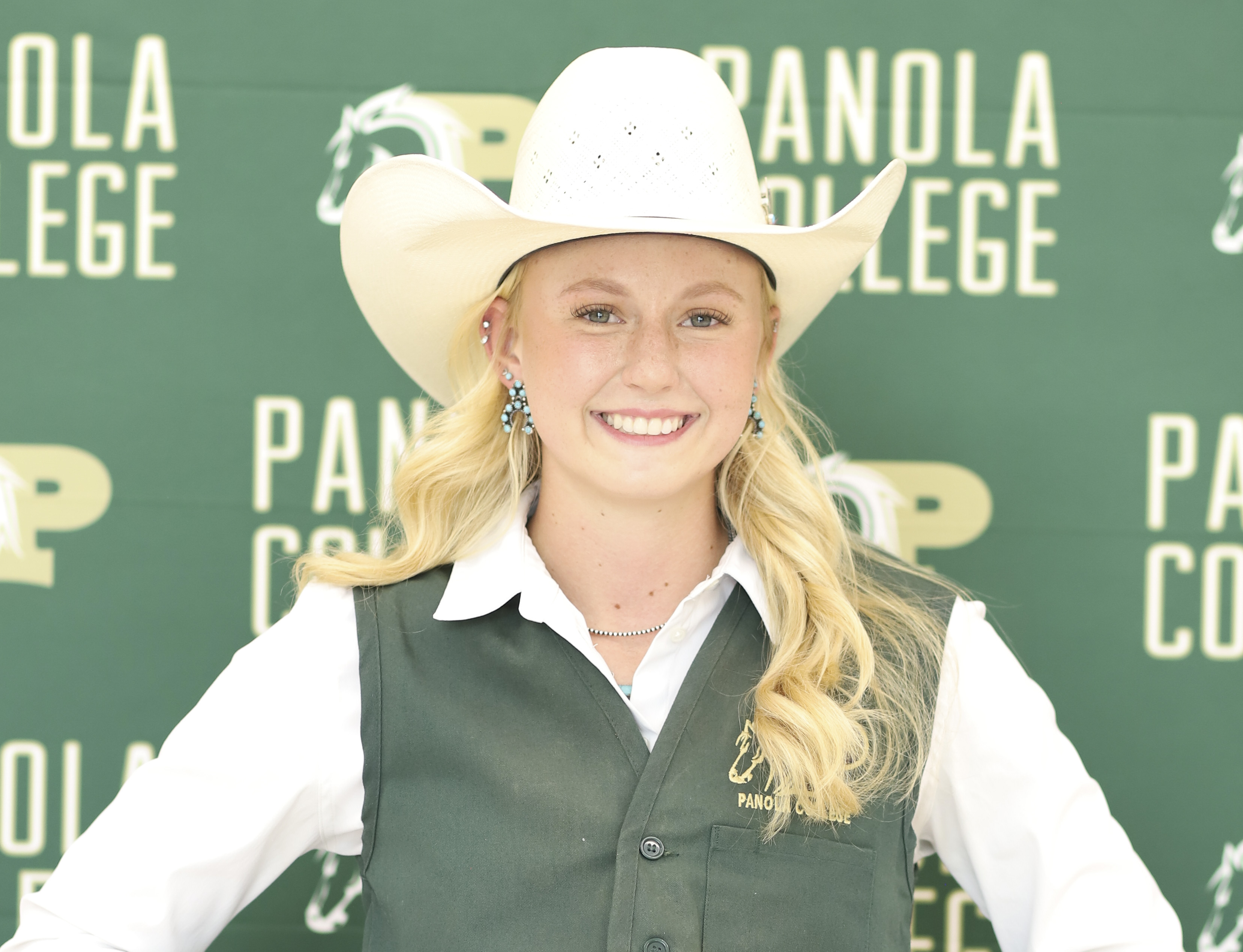 Sadie Patterson rodeo headshot